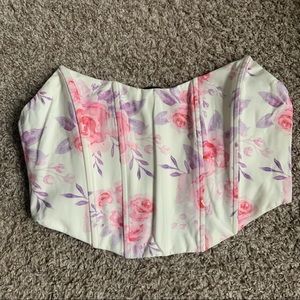 NWT White Fox crop top. Size M.